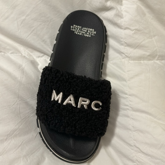 Marc Jacobs slides - Picture 2 of 5
